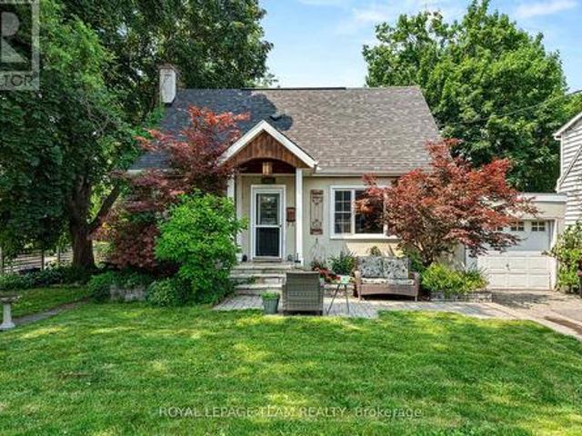 421 Greenwood Avenue, Ottawa, ON, K2A 0X5 house for sale | Listing ID X13220 | Royal LePage