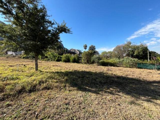 421 m² Land available in Kosmos