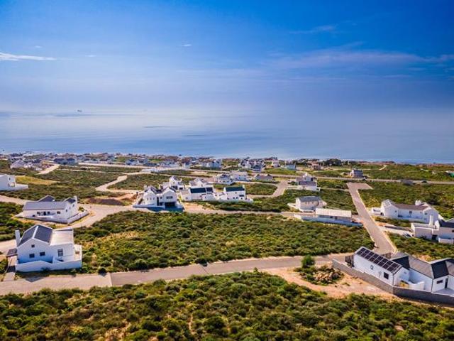 421 m² Land available in St Helena Views