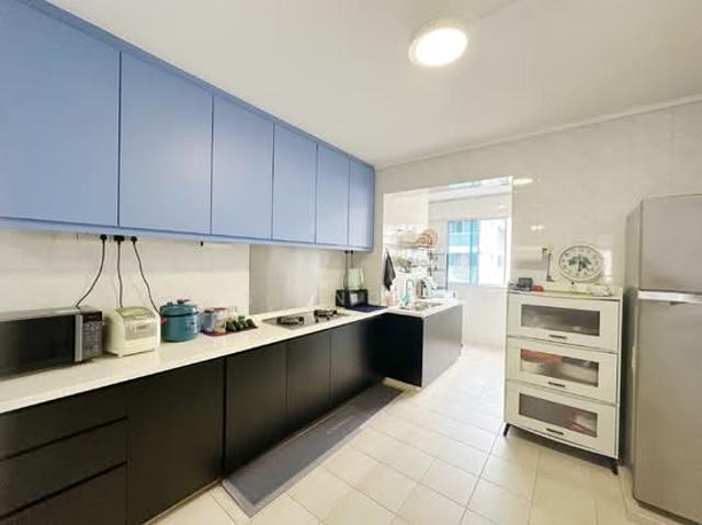 421 Pasir Ris Drive 6 HDB Apartment For Sale, $699,000, 3 Bed 2 Bath 1,130 sqft $619.00 psf