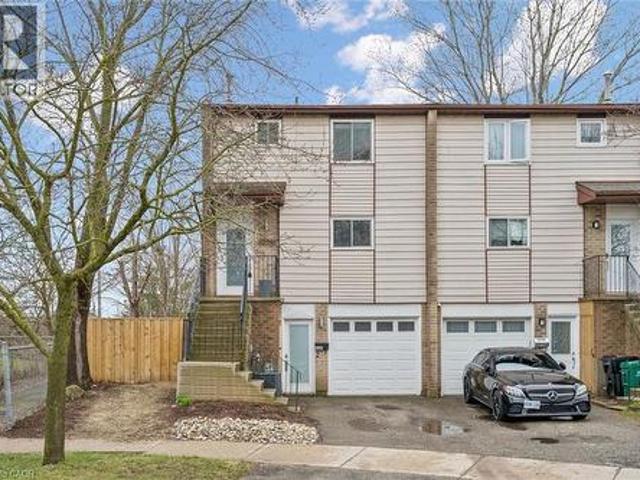 423 Cadbury Court Unit# A, Waterloo, ON, N2K 3G7 house for sale | Listing ID 40820 | Royal LePage