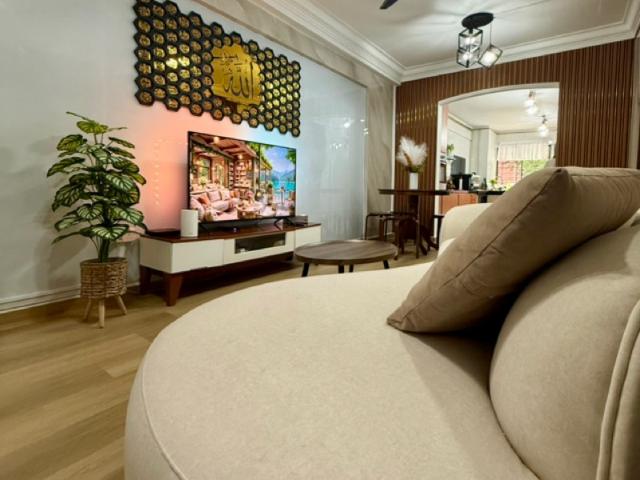 424 Ang Mo Kio Avenue 3 HDB Apartment For Sale, $450,000, 2 Bed 2 Bath 785 sqft $573.00 psf