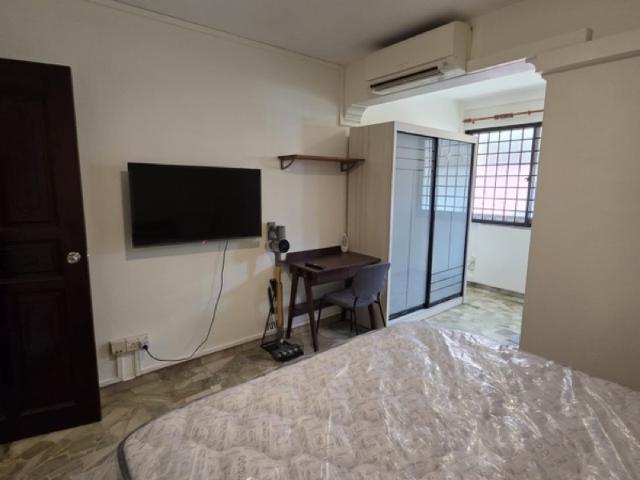 424 Hougang Avenue 6 HDB Apartment Room Rental, $1,350, 1 Bed 1 Bath 1,130 sqft $1.19 psf