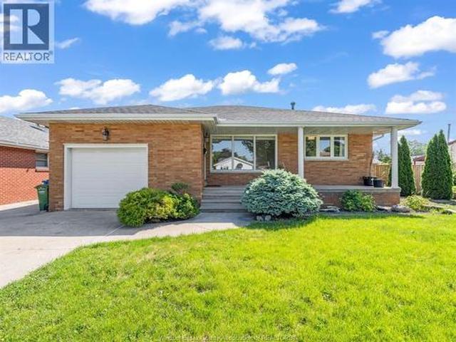 424 Laporte Avenue, Windsor, ON, N8S 3R2 house for sale | Listing ID 26014 | Royal LePage