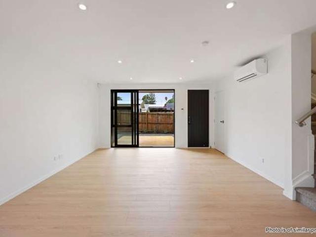 4/24 Leonard Road, Mt Wellington, Auckland City