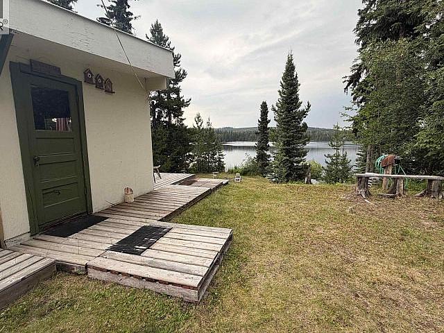 42590 S Bednesti Lake Road Bednesti, British Columbia
