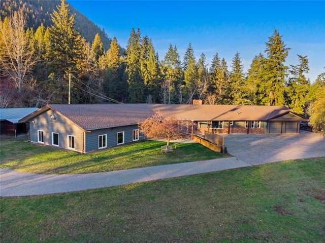 4250 Frederick Road, Armstrong, BC, V0E 1B4 Luxury House for sale | Listing ID 10341 | Royal LePage Carriage Trade Luxury Properties