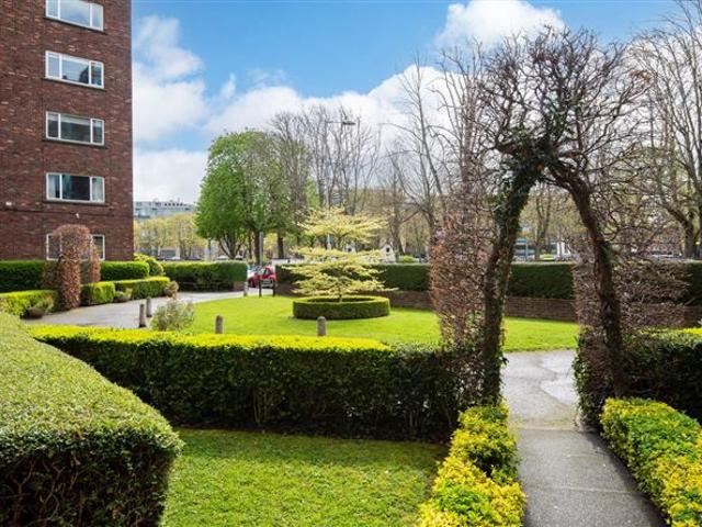 425,000 | 40 Court Apartment, Wilton Place, Dublin 2 DNG Central 4993 MyHome. Ie Residential