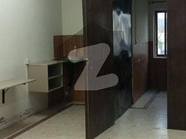 425 Square Feet Office For Rent