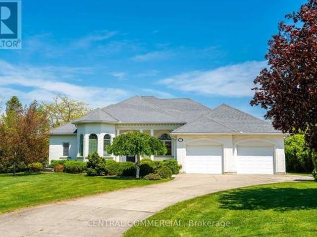 4266 Bluepoint Drive, Plympton Wyoming, ON, N0N 1J6 house for sale | Listing ID X13671 | Royal LePage