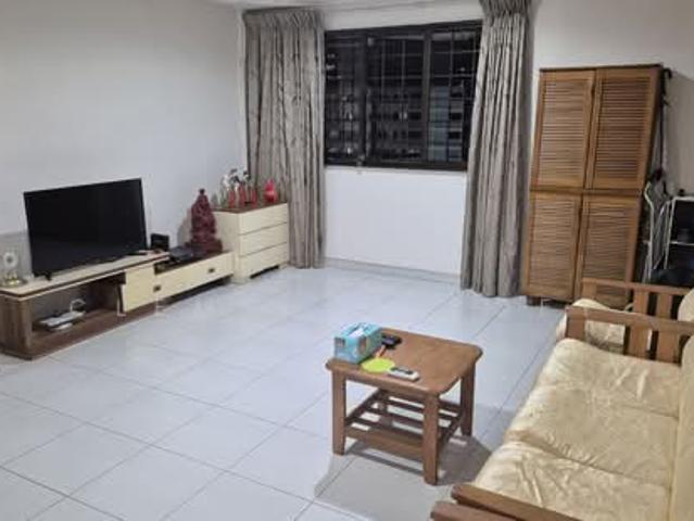 426 Ang Mo Kio Avenue 3 HDB Apartment For Sale, $650,000, 3 Bed 2 Bath 990 sqft $657.00 psf