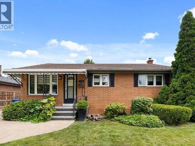 426 Bertha, Windsor, ON, N8P 1B7 house for sale | Listing ID 26020 | Royal LePage
