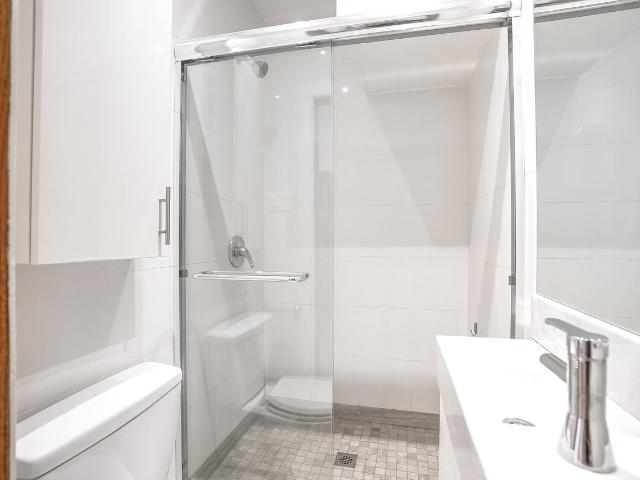 4278 Sherbrooke O Douek.ca 2 Bedroom Apartment for Rent at 4278 Rue Sherbrooke O, Westmount, QC H3Z 1C7
