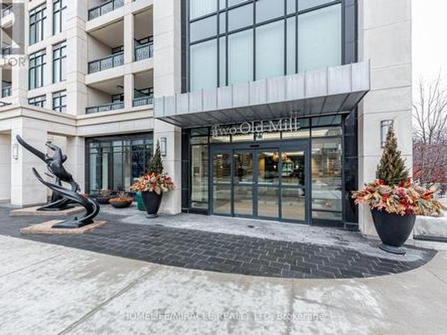 428 2 Old Mill Drive, Toronto, ON, M6S 0A2 condo for sale | Listing ID W13617 | Royal LePage