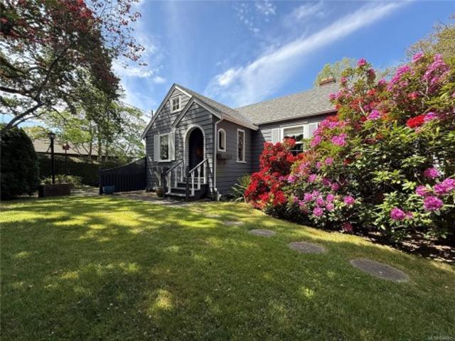 4296 Cedar Hill Rd, Saanich, BC, V8N 3C5 house for sale | Listing ID 1044 | Royal LePage