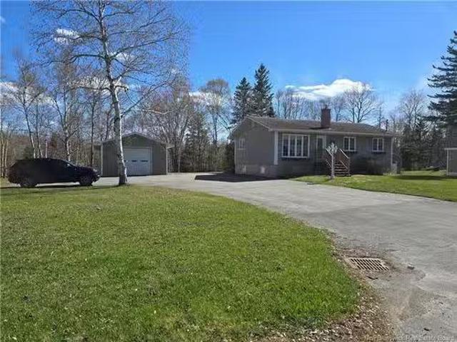 429 Acadie, Beresford, NB, E8K 2C6 house for sale Listing I.