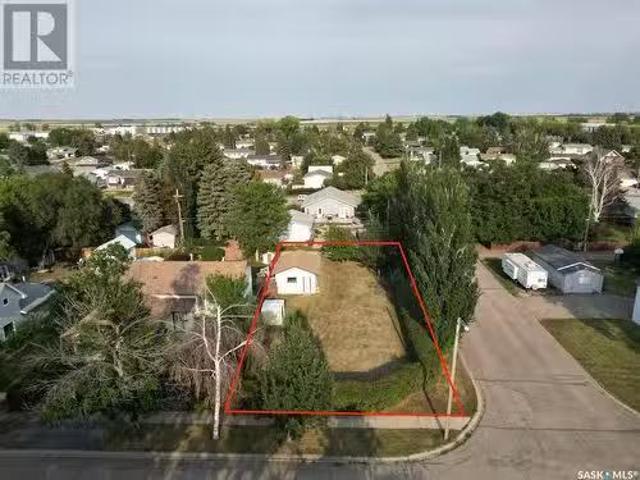 429 Douglass Street, Outlook, SK, S0L 2N0 vacant land for sa.