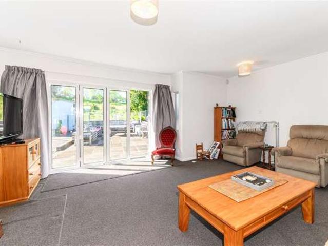 42 Albany Highway, Greenhithe, North Shore City