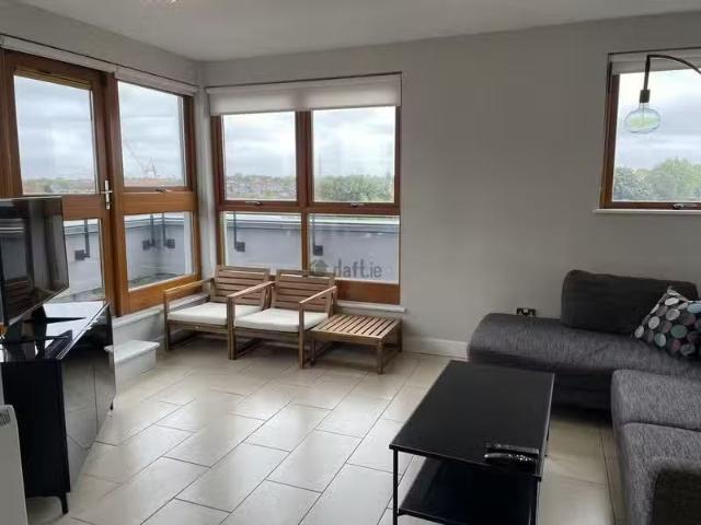 42 Bradogue Court, Annamoe Road, Dublin 7 is for rent