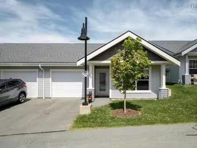 42 Candytuft Close, Eastern Passage, NS, B3G 0A3 semi detach.