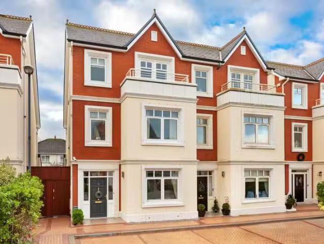 42 College Square, Terenure, Dublin 6w, D6WWT26 is for sale