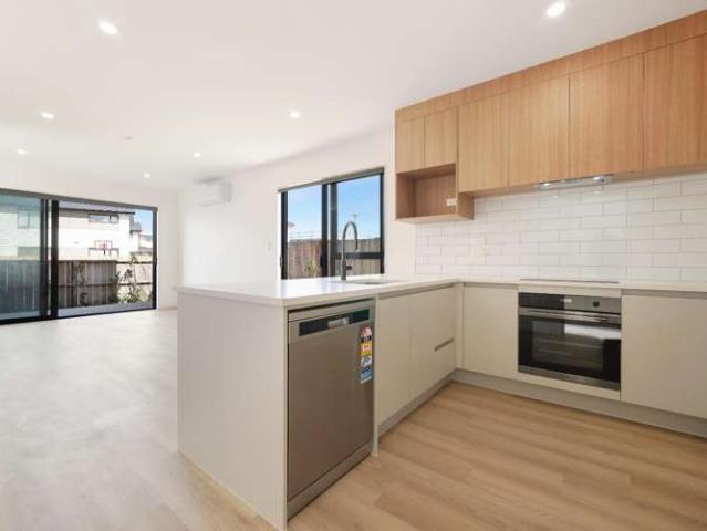 42 Jolson Road, 1816, Auckland City