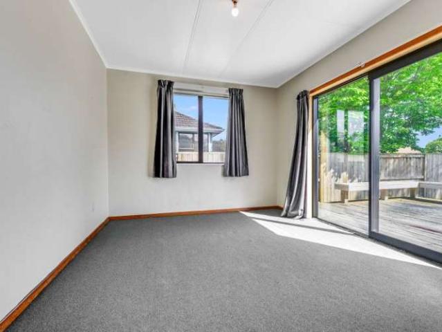 42 Montgomery Crescent, Bader, Hamilton City