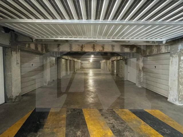 42 Rue Pierre Sémard. Garage