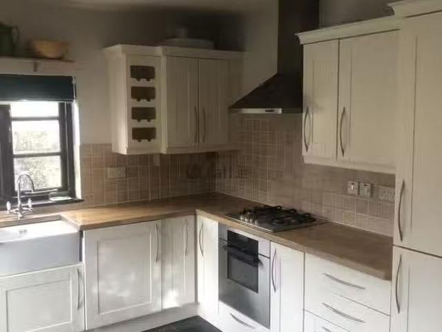 42 Sarsfield Street is for rent