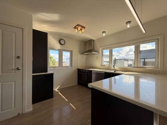 42A Blakeborough Drive, Forrest Hill, North Shore City