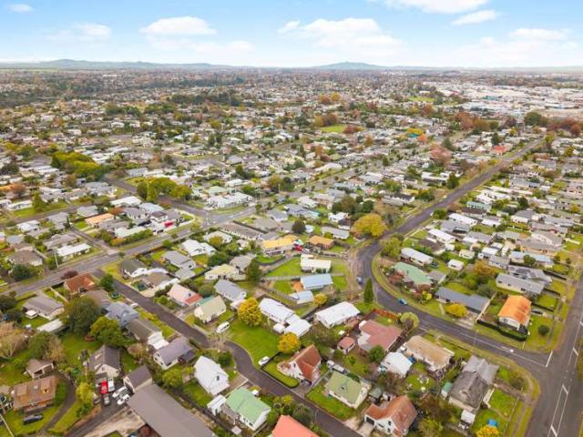 42B Elmwood Crescent, Pukete, Hamilton City
