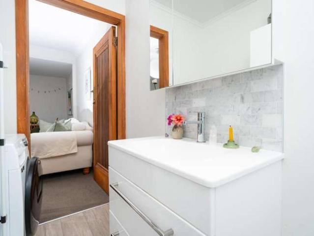 42C Apu Crescent, Lyall Bay, Wellington City