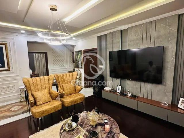 4300 Ft² Flat for Sale