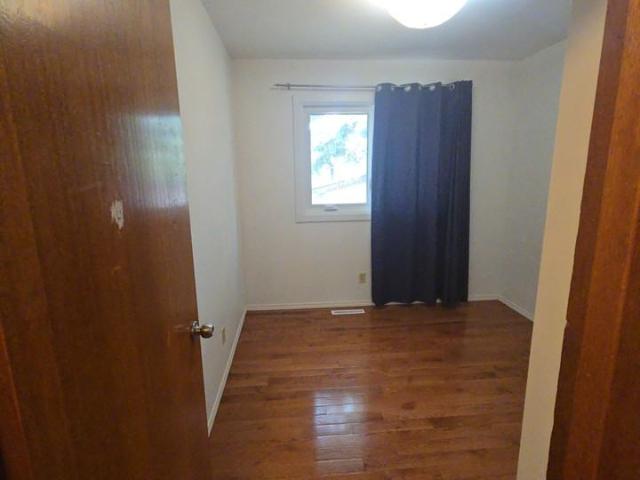 4319 Charleswood Drive NW 3 Bedroom Apartment for Rent at 4319 Charleswood Dr Nw, Calgary, AB T2L 2E3 Charleswood