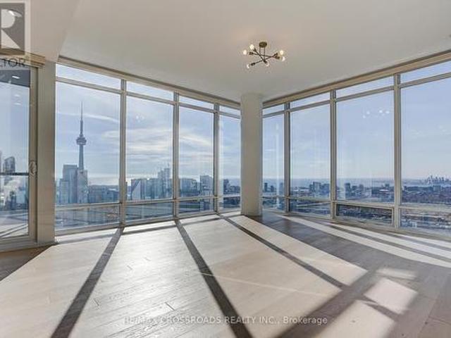 4310 University Avenue, Toronto, ON, M5G 0C1 condo for sale | Listing ID C12988 | Royal LePage