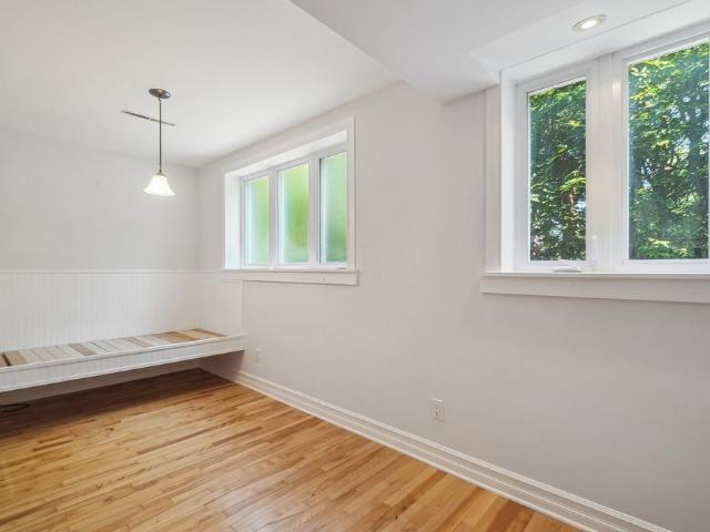 4321 Rue Néo