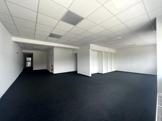 432 M² BÜROFLÄCHE. KLIMATISIERT MIT KONFERENZRAUM, GLASTÜREN UND FÜHRUNGSEBENE IN KREFELD