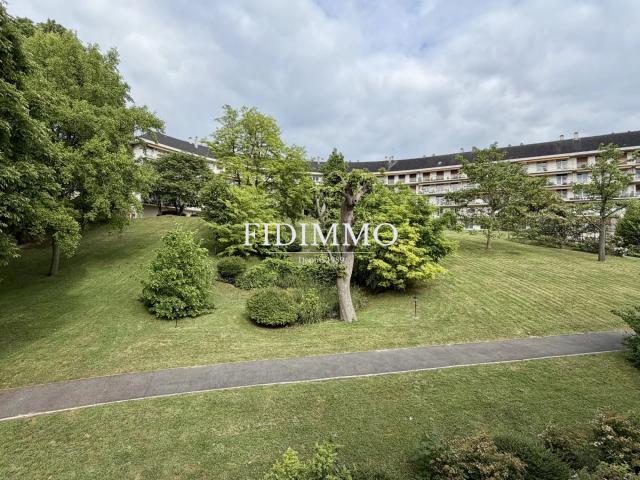4366 Appartement au dernier étage avec vue sur Paris