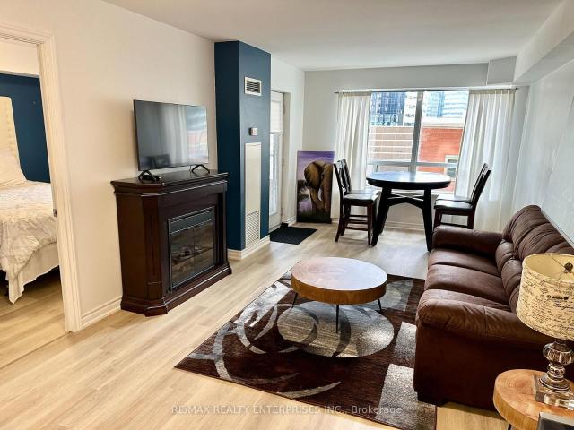 436 250 Wellington Street W, Toronto | 1+1Beds/1Bath, Condo, $3,700/mo | Condos. Ca