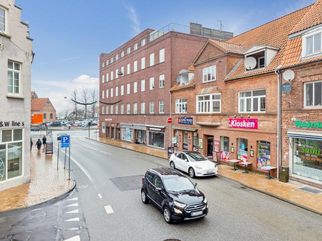 436 6 Jernbanegade 44, 1. Th Unik og moderniseret 2 værelses ejerlejlighed med stor terrasse midt i Sønd RealMæglerne