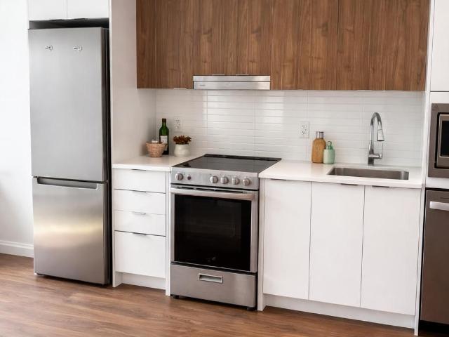 437 5 Hurontario Street, Mississauga | 1+1Beds/1Bath, Condo, $2,200/mo | Condos. Ca