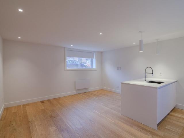 4390 Grand Boulevard 2 Bedroom Apartment for Rent at 4390 Grand Boulevard, Montréal, QC H4B 2X8 Loyola