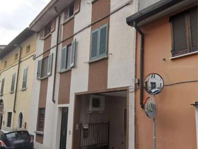 439/2024 U BS trilocale su due piani con autorimessa in asta a Travagliato