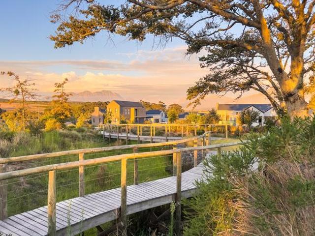 439 m² Land available in Longlands