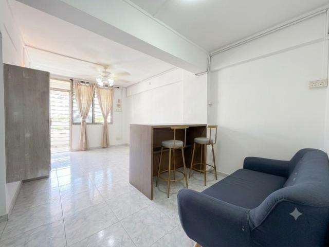 47 Telok Blangah Drive HDB Apartment For Rent, $3,100, 2 Bed 2 Bath 699 sqft $4.43 psf