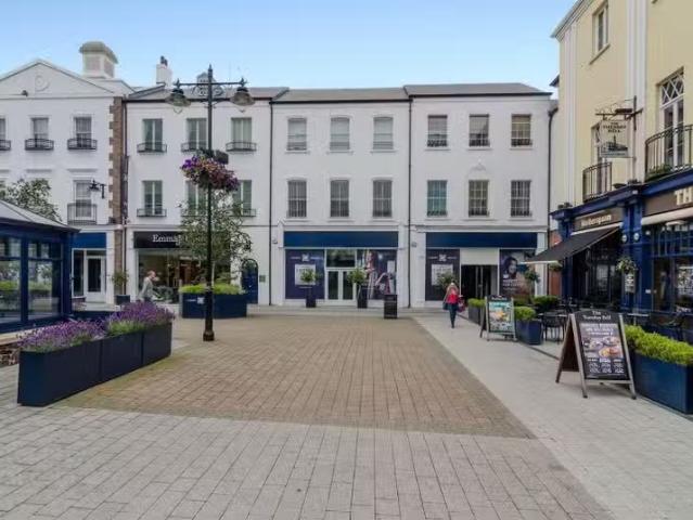 47 Lisburn Square