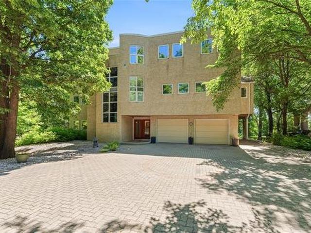 47 Stormont Drive, Winnipeg, MB, R3V 1L9 Luxury House for sale | Listing ID 202613 | Royal LePage Carriage Trade Luxury Properties