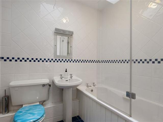 440,000 | 75 Glenaulin Green, Palmerstown, Dublin 20 DNG Lucan 4932 MyHome. Ie Residential