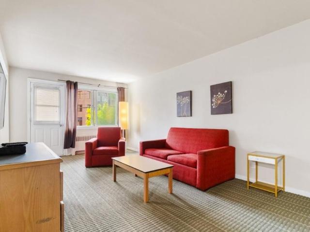 440 Av. Roy, app.104, H9S 3E1, H9S 3E1, Dorval