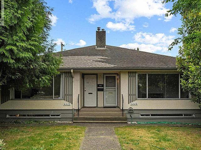 443 445 W Keith Road North Vancouver, British Columbia